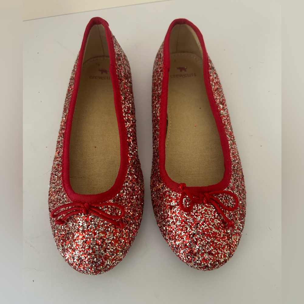 Crewcuts Girls red trimmed sparkly ballet flats. Size 4Y.